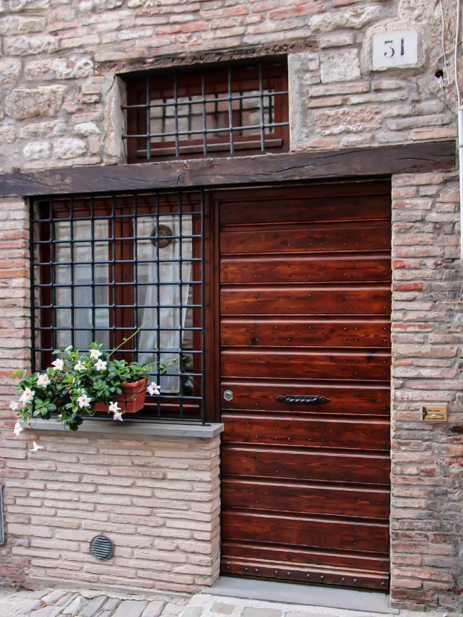 Casa Armanni - La Tua Casa Di Pietra Apartment Gubbio Bagian luar foto