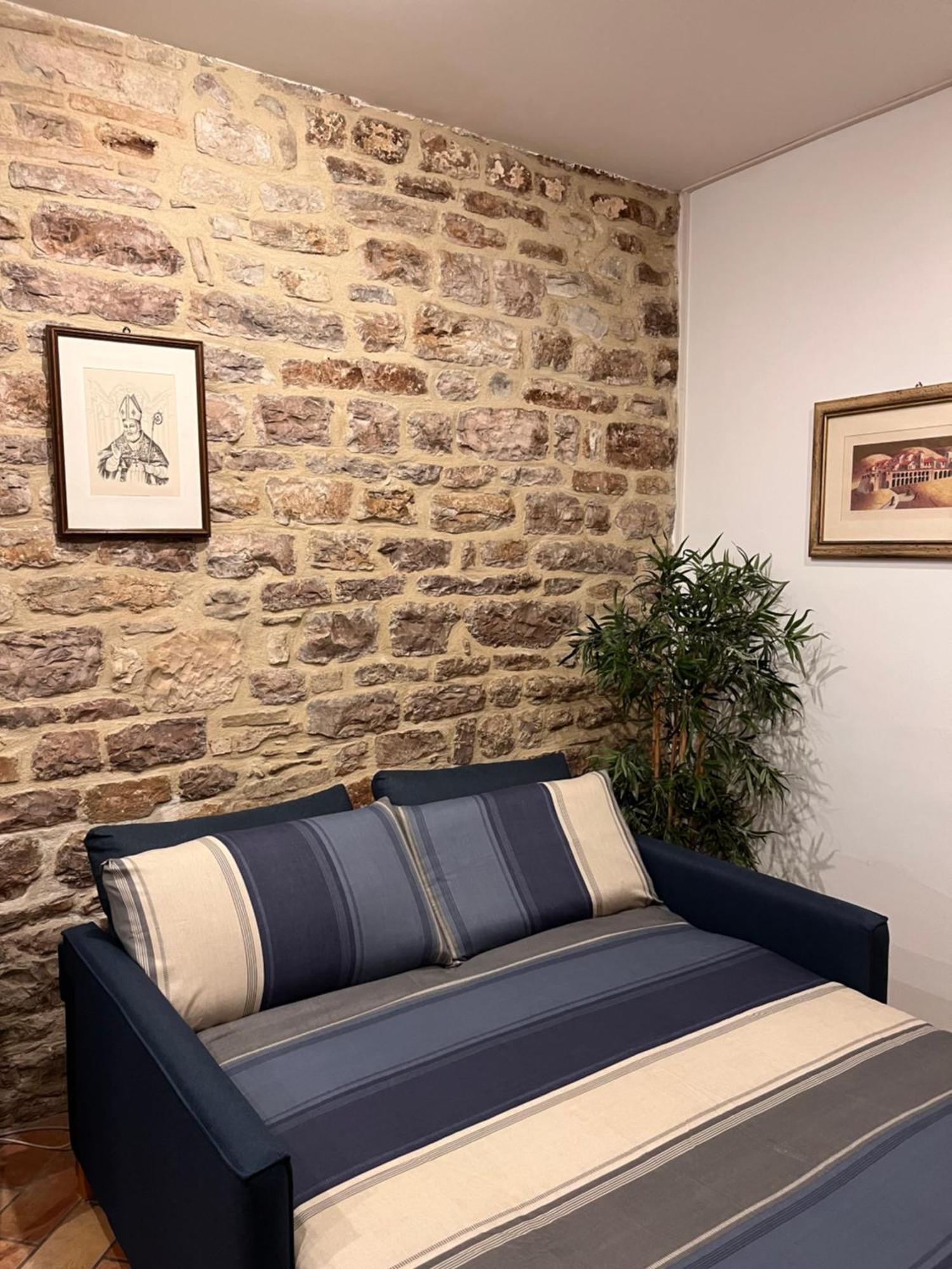 Casa Armanni - La Tua Casa Di Pietra Apartment Gubbio Bagian luar foto